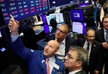 S&P 500 tăng hơn 1% và vượt ngưỡng 4,000 điểm lần đầu tiên