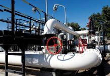 Giá dầu tăng hơn 3% nhờ hy vọng về thỏa thuận thương mại Mỹ-châu Âu