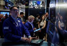 Chứng khoán Mỹ tăng điểm trong lúc đợi báo cáo CPI, giá dầu nhảy 5%