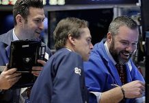 Chứng khoán Mỹ lại lập kỷ lục, giá dầu bật tăng